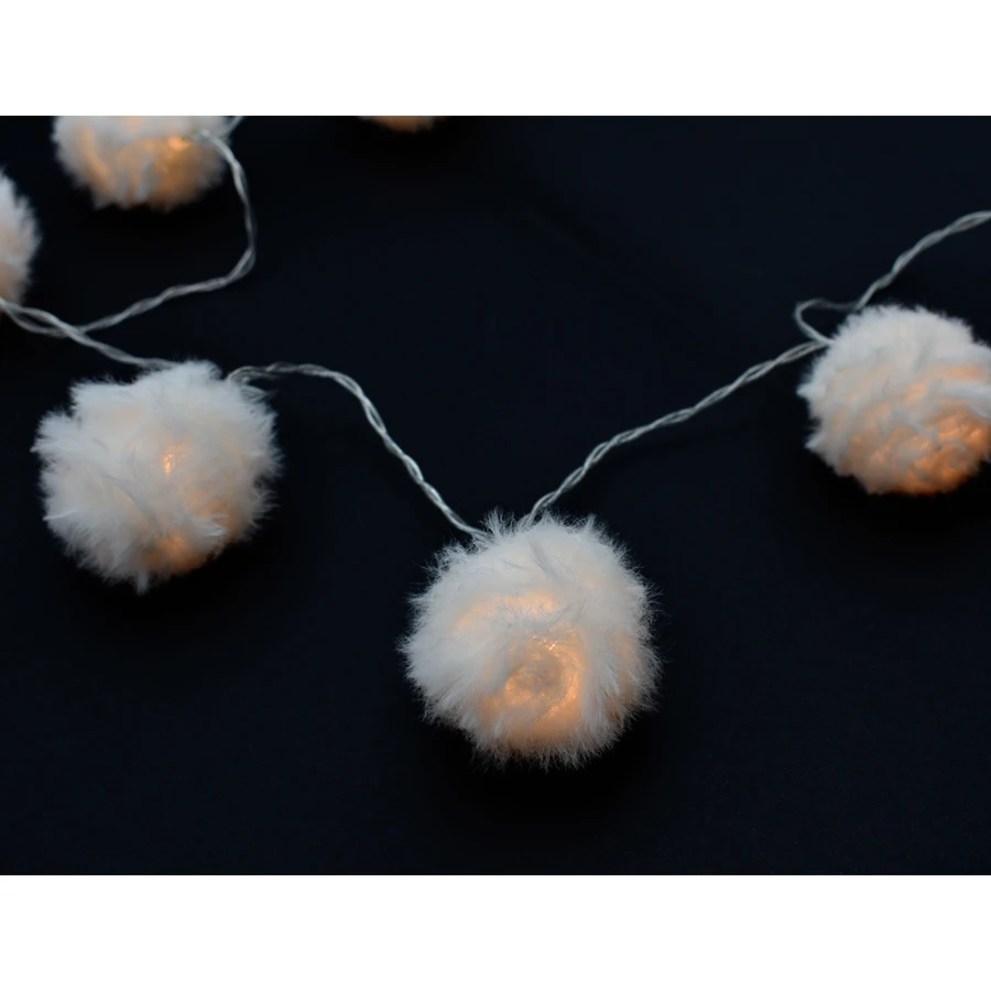 Catena Luminosa Con 11 Pon Pon In Pelliccia Bianca LED A Batteria 3 Catena Luminosa Con 11 Pon Pon In Pelliccia Bianca LED A Batteria